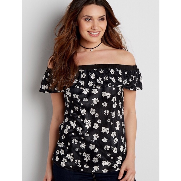 $5 with a bundle - Maurices Floral Top - Picture 1 of 2
